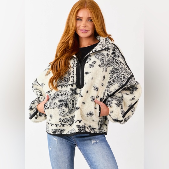 Vici Oversized Black & Cream Paisley Sherpa 1/2 Zip Up Pullover Size Large - Picture 2 of 8